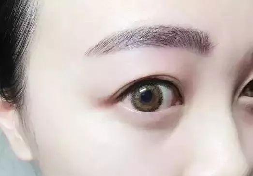 科技与时尚完美融合，最新美瞳线重塑视界之美
